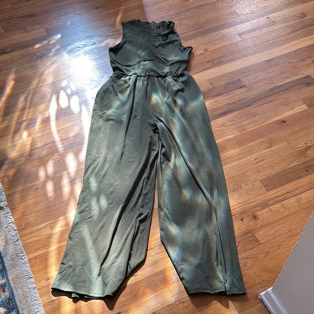 brand new army green jumpsuit sz large new with tags zipper in the back wide leg